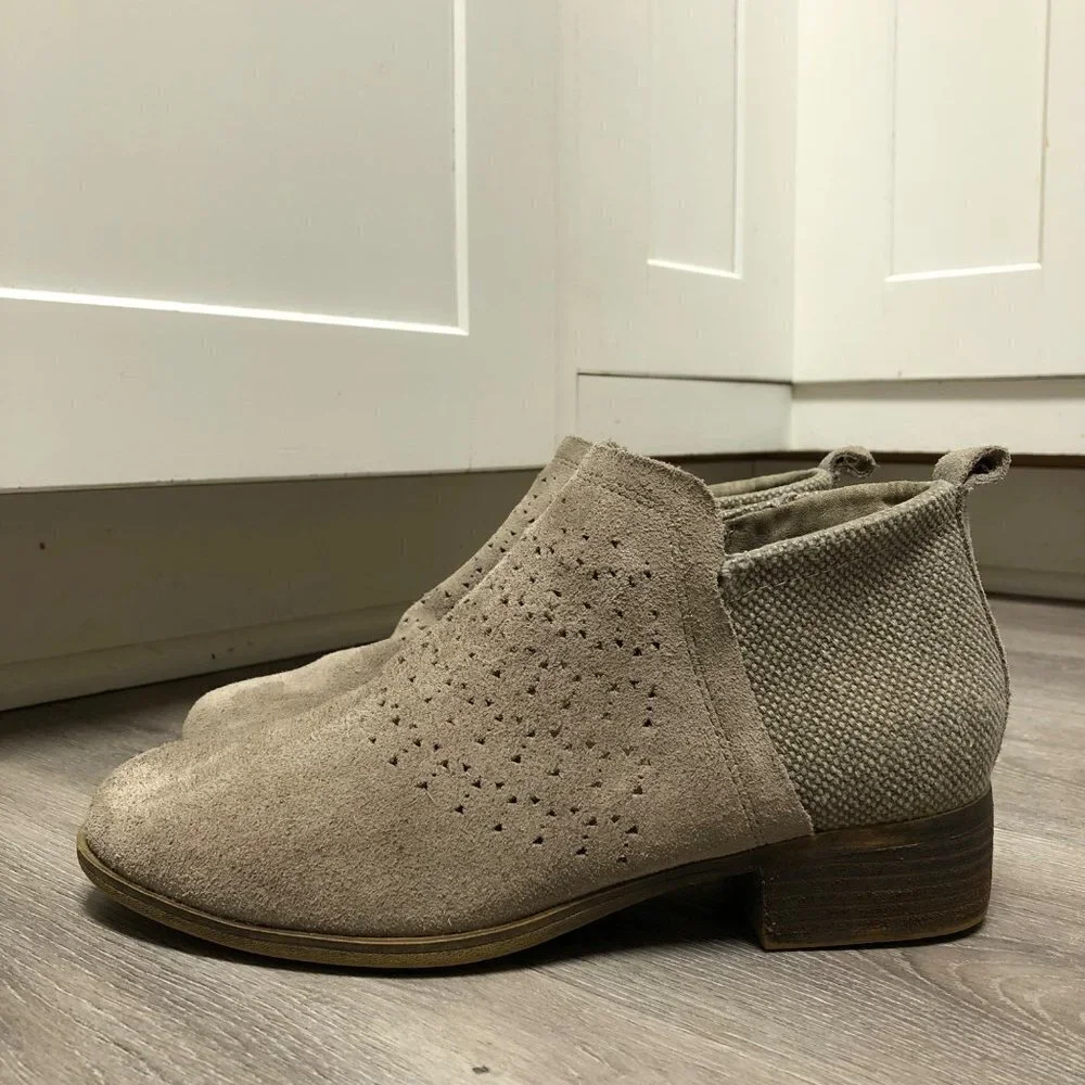 Toms Size 7 Tan Suede Booties Deia Perforated Ankle Boots Leather Shoes